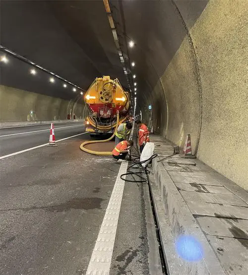 宁阳隧道排水渠清淤
